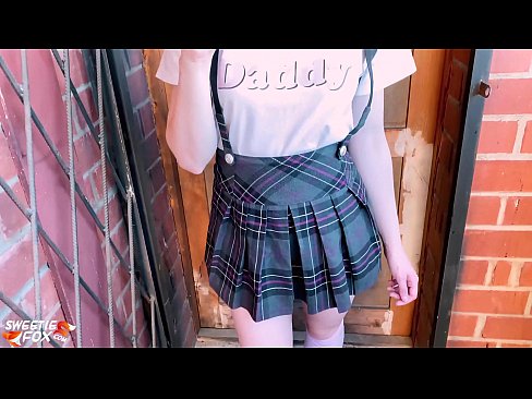 ❤️ Schoolgirl Sucks a dick gu domhainn agus fucks an àite clasaichean. ️  Bhidio anal  leinn  ❌